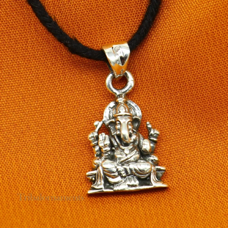 Divine lord Ganesha blessing pendant, excellent vintage designer 925 sterling silver handmade jewelry from india ssp968